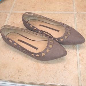 Adorable flats with cool design!